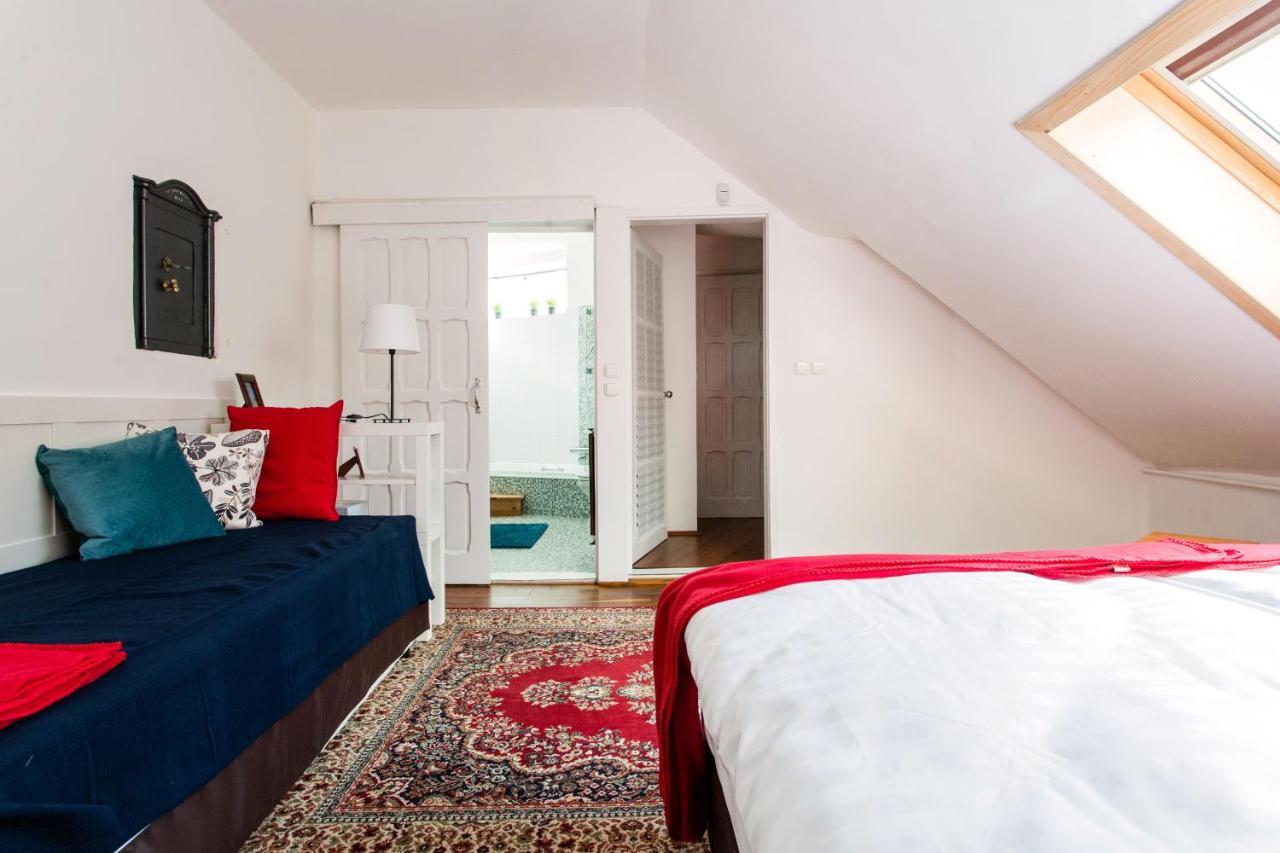 Cecile's Central, Gastro Str, Wifi, 2 Bed And 2 Bathrooms Lejlighed *